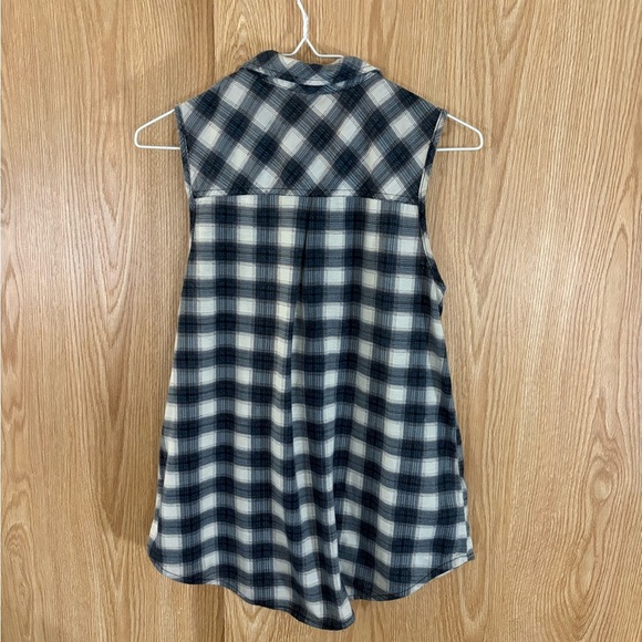 Passport Sleeveless Plaid Button Down Blue and White Soft Brushed Shirt - Picture 2 of 4